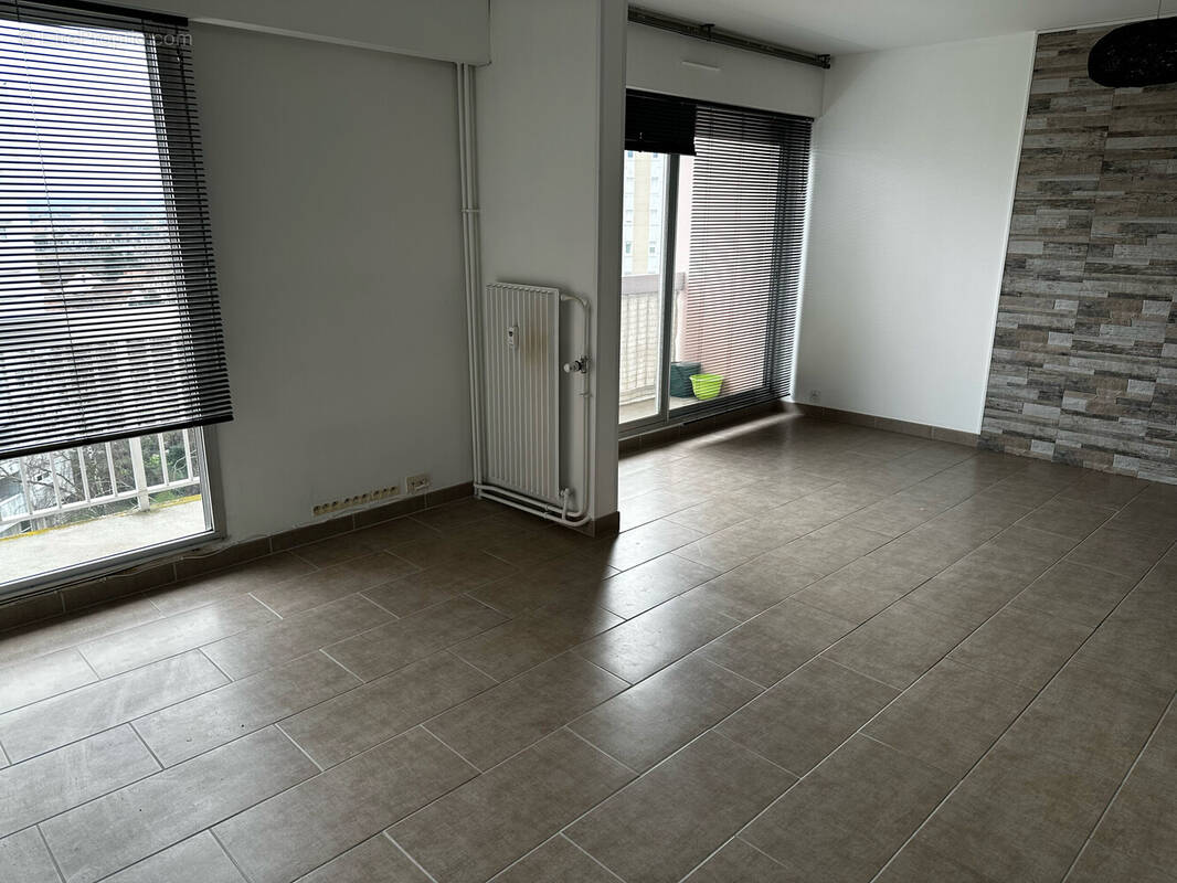 Appartement 71 m² à Montlucon  - photo 2