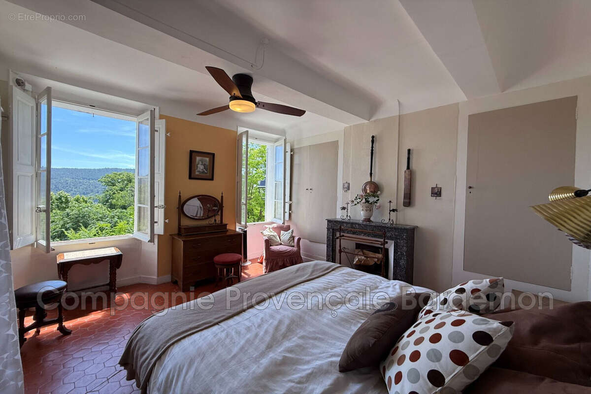 Appartement à BARGEMON