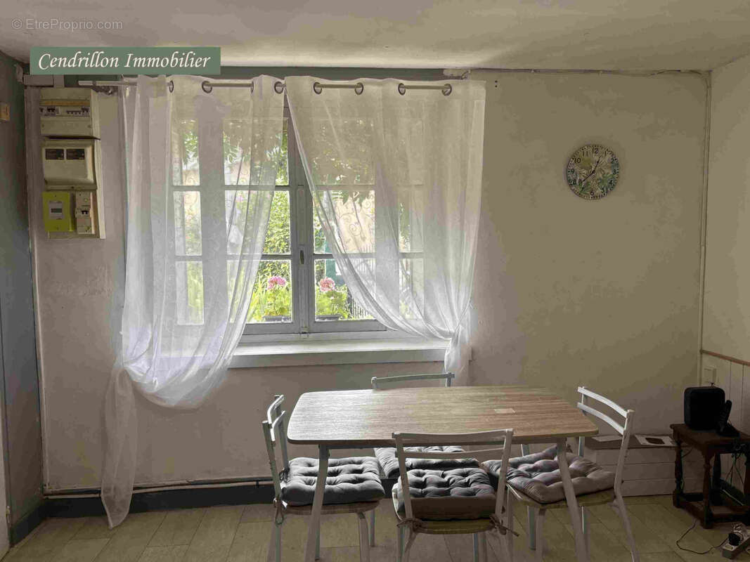 Maison de bourg en pierres, indépendante, 80m2 habitable de suite, avec cour et atelier. - photo 12