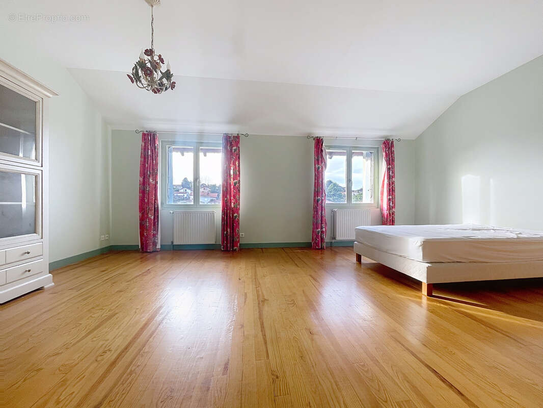 Maison à SAINT-GENIS-LAVAL