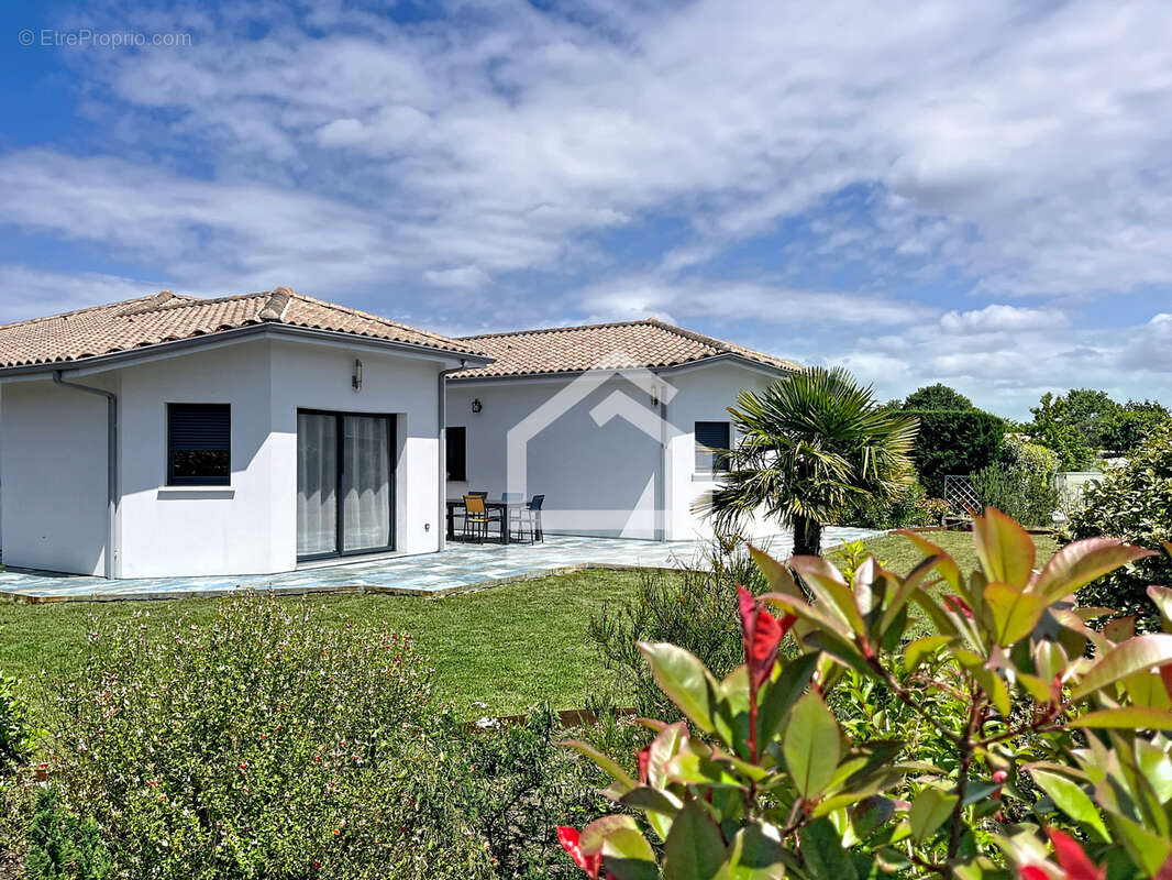 Maison à HOURTIN