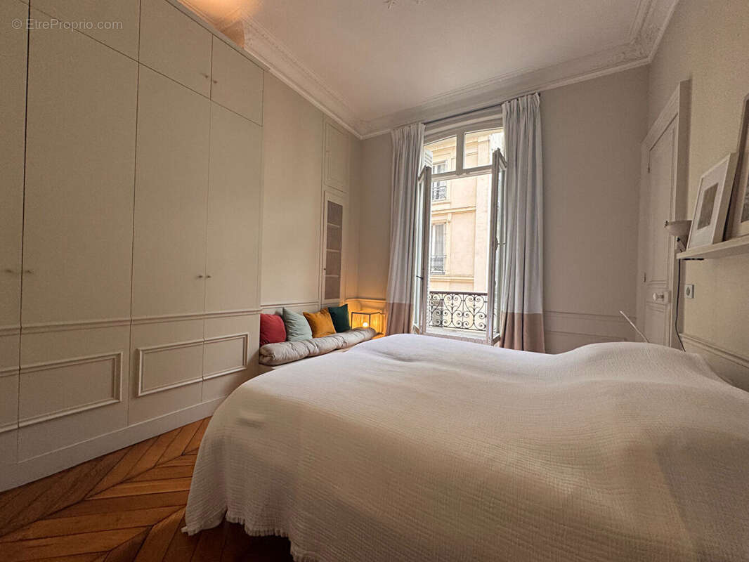 Appartement à PARIS-8E