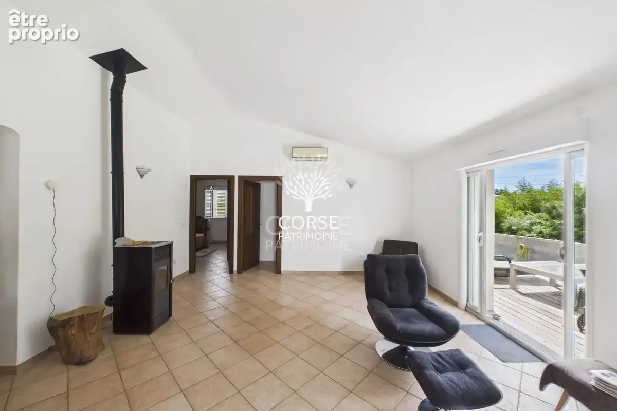 Maison individuelle avec piscine et garage - photo 3