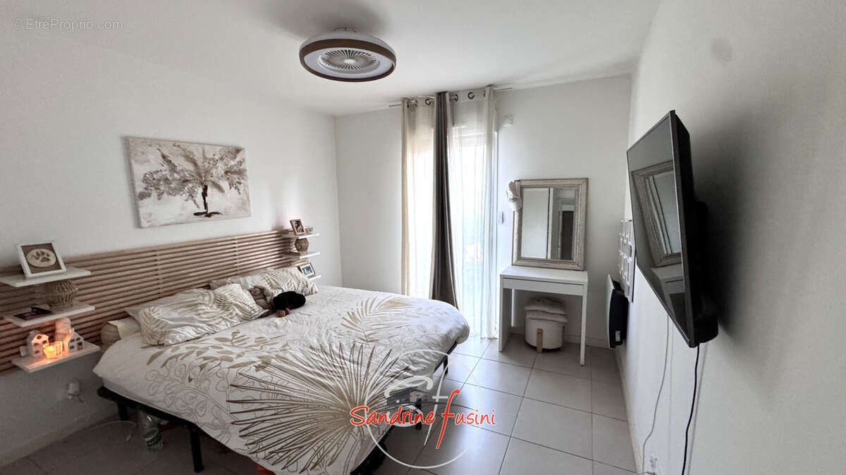 Appartement à CARROS