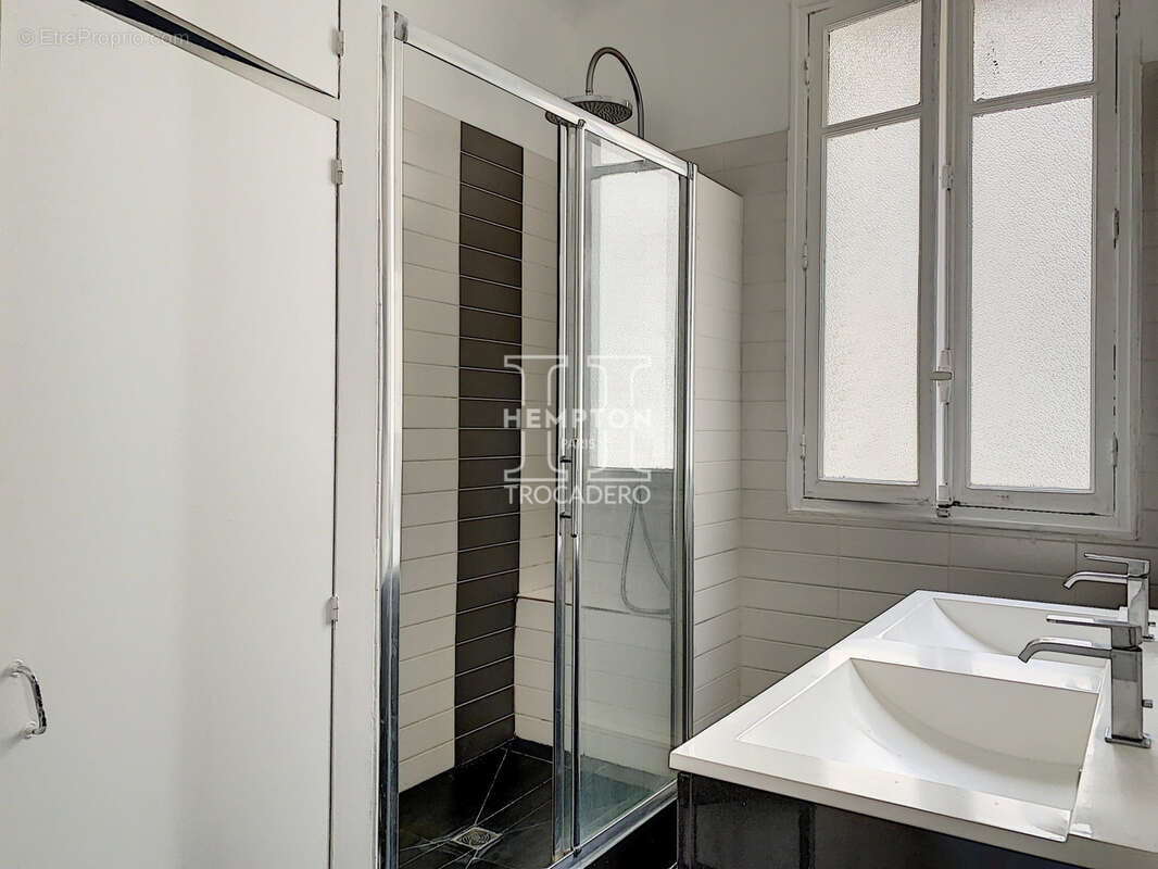 Appartement à PARIS-16E