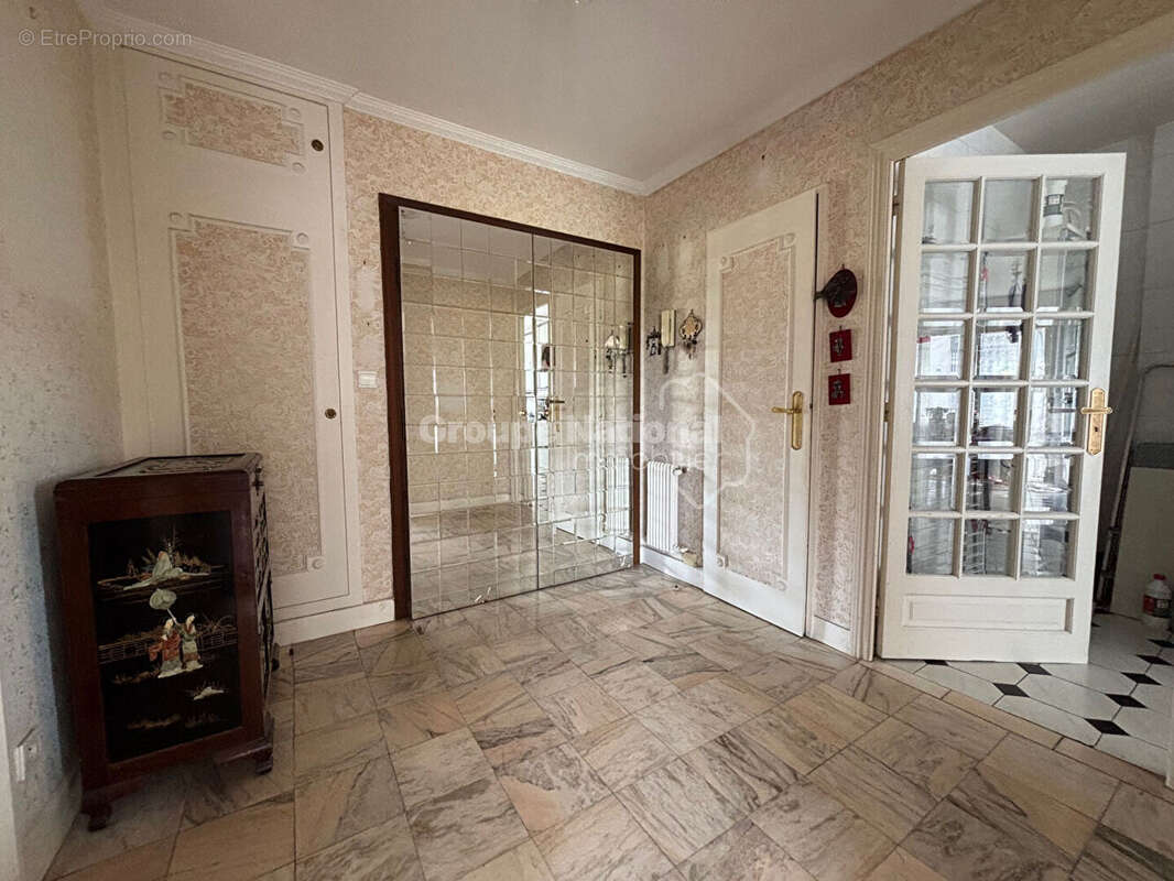 Appartement Versailles 5 pièce(s) 115.74 m2 + 2 Balcons - photo 7