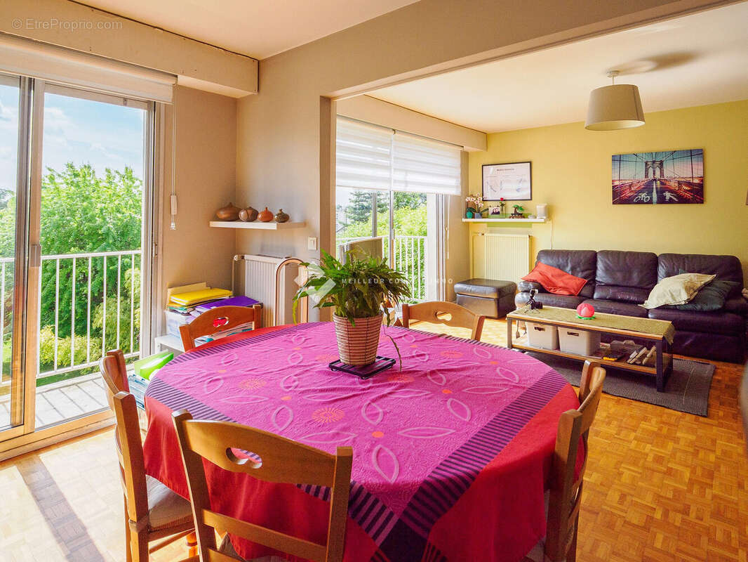 Appartement à LES PAVILLONS-SOUS-BOIS