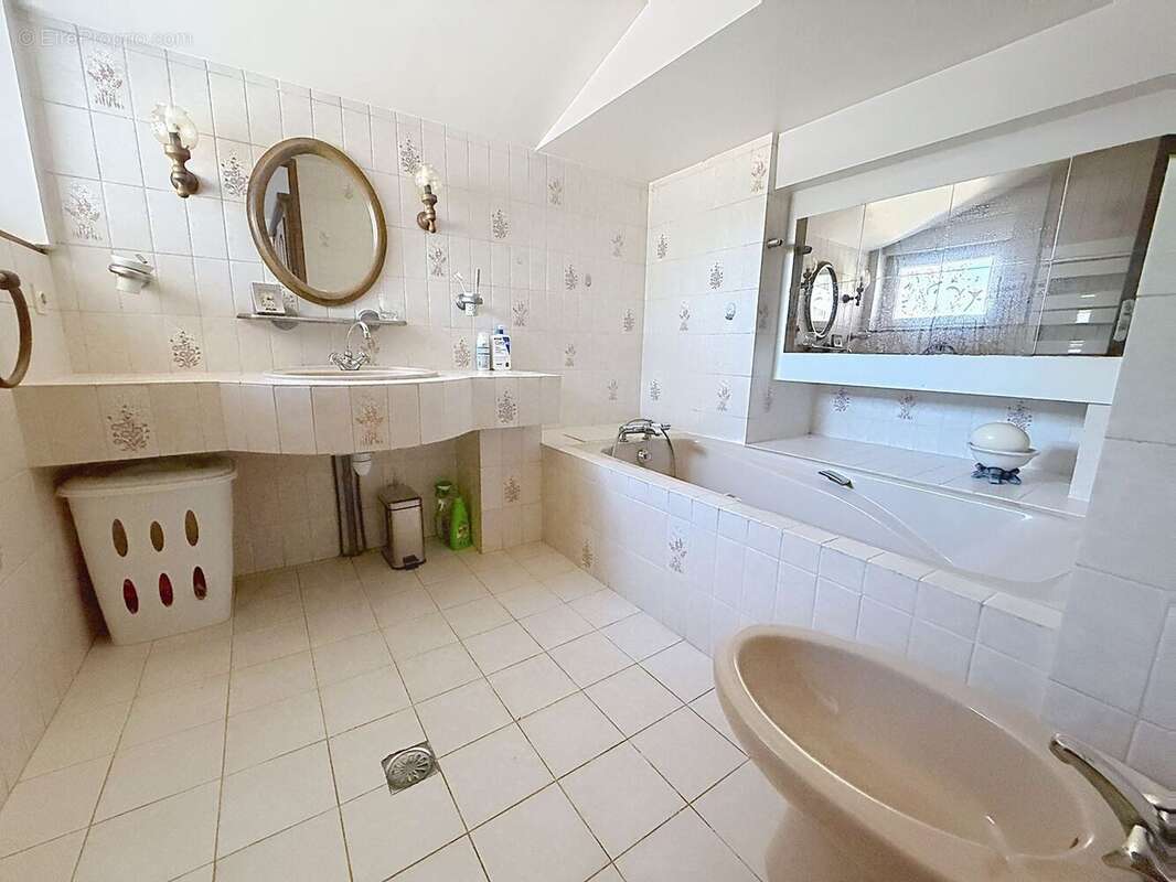 Maison 202 m² à Saint-Ame  - photo 6