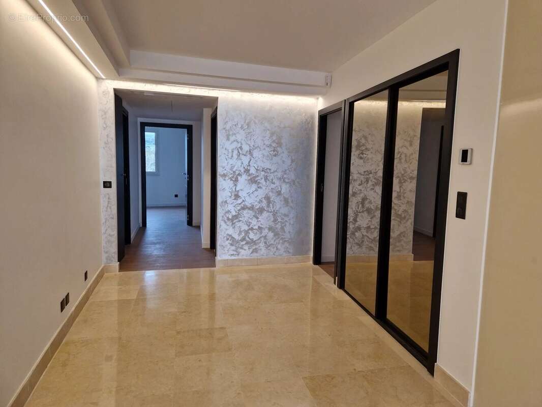 Appartement à SAINT-LAURENT-DU-VAR