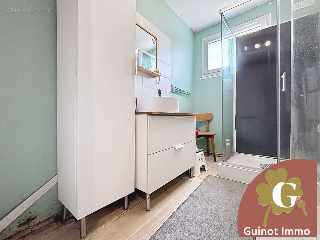 Salle de douche - Maison à BOLBEC