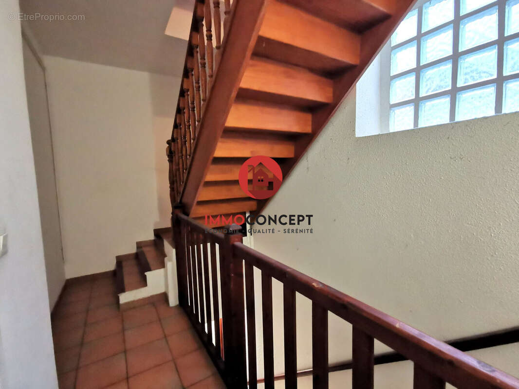 Appartement à BAGNOLS-SUR-CEZE