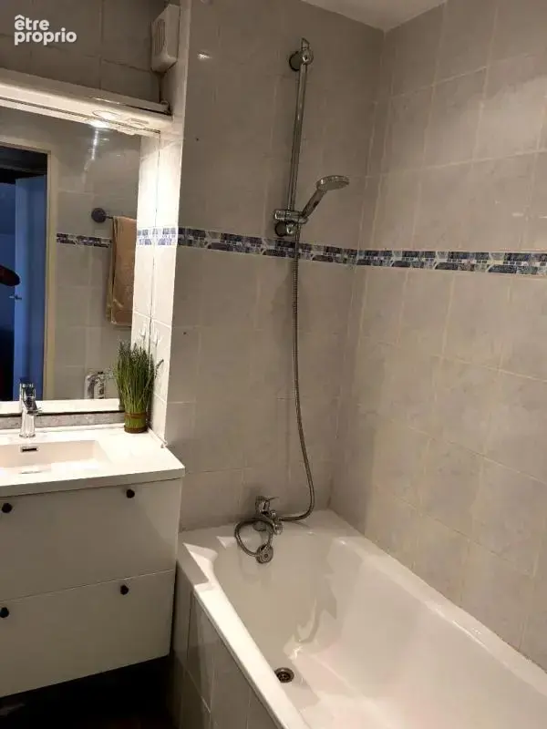 À SAISIR - VIDAUBAN Mazet meublé 45 m2 avec jardin et jacuzzi - Piscine - Tennis - photo 11