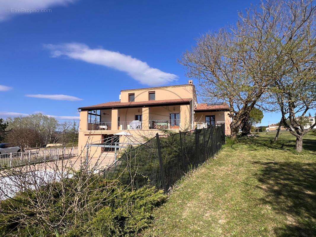 Maison à SAINT-SAUVEUR-DE-CRUZIERES