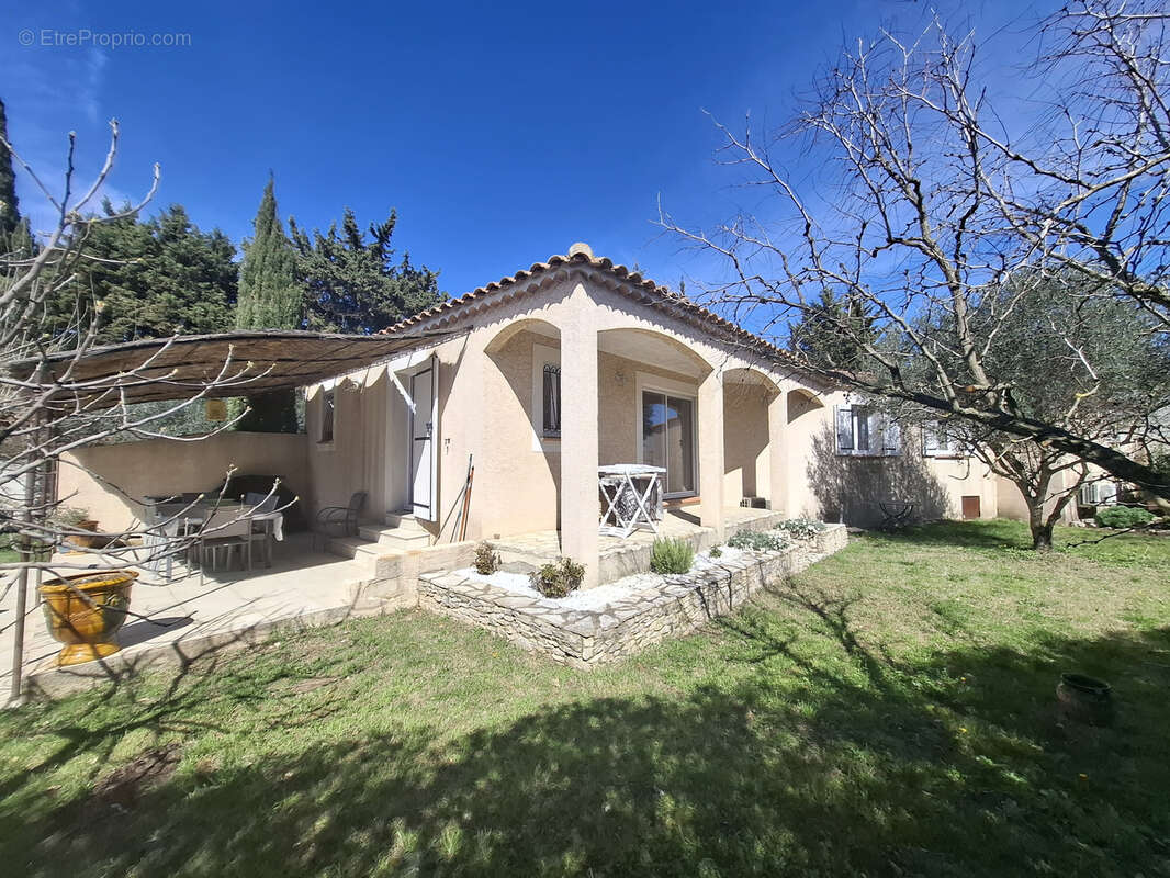 Maison à FONTVIEILLE