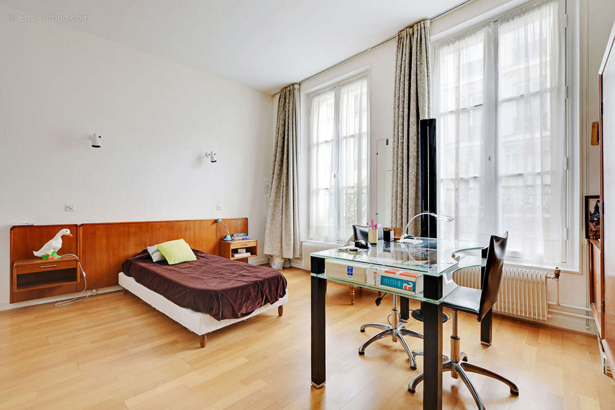 Appartement à PARIS-2E