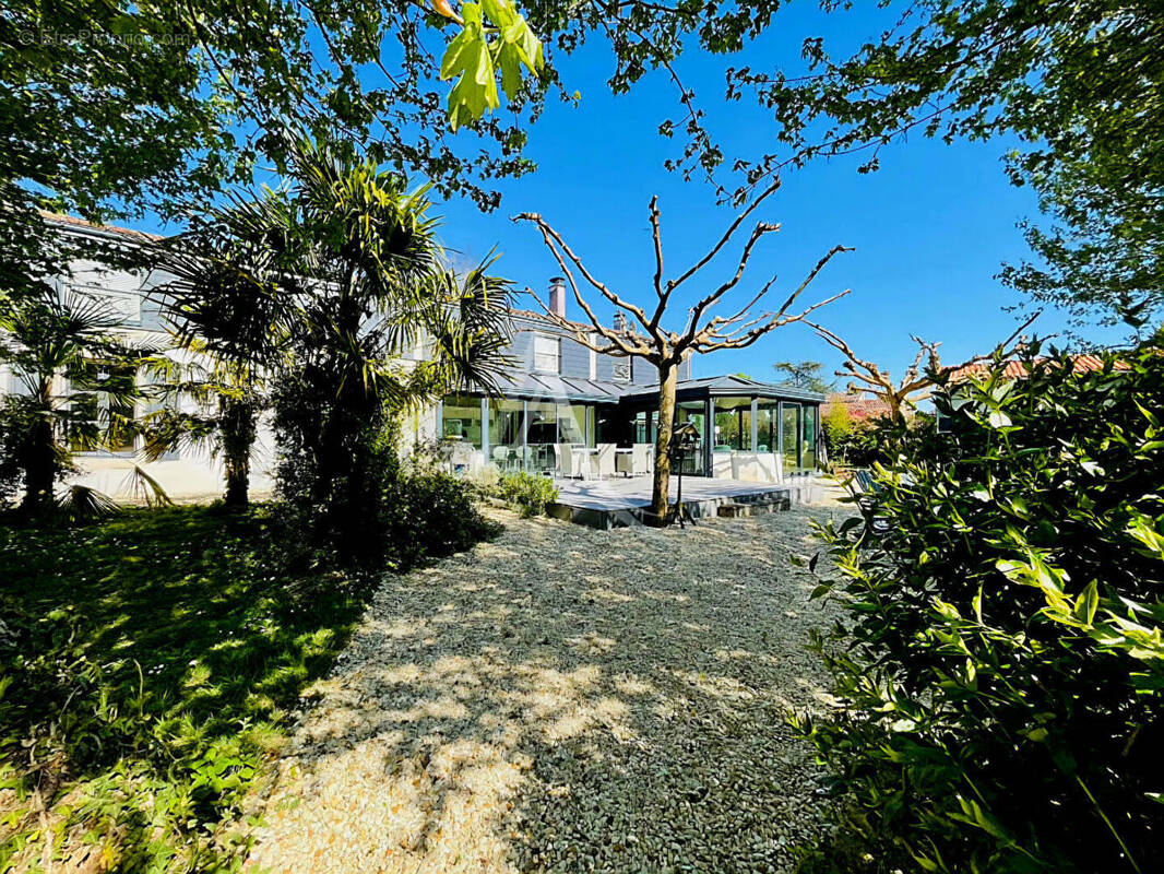 Maison à SAINTES