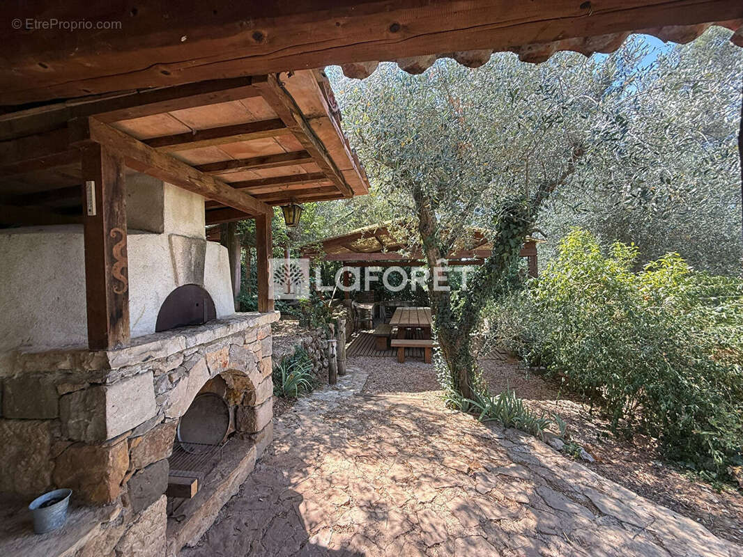 Maison Saint-Cézaire-sur-Siagne 5 pièce(s) 142 m² sur un terrain planté de 22 oliviers - photo 3