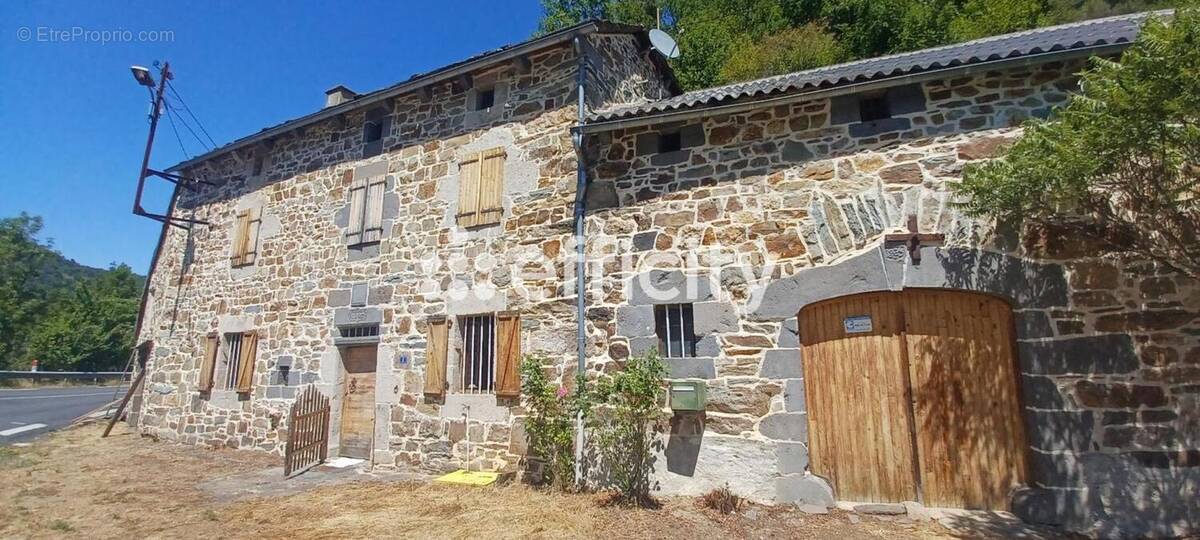 Maison à CHAUDES-AIGUES
