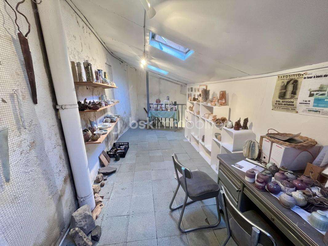Offre acceptée atelier d artiste en fond de cour 59m2 - photo 8