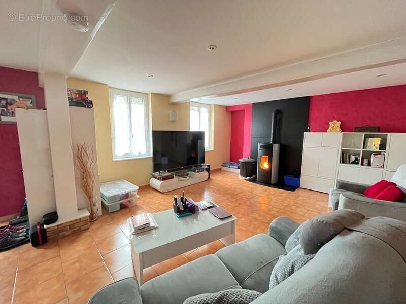 Maison à VILLENEUVE-LES-GENETS