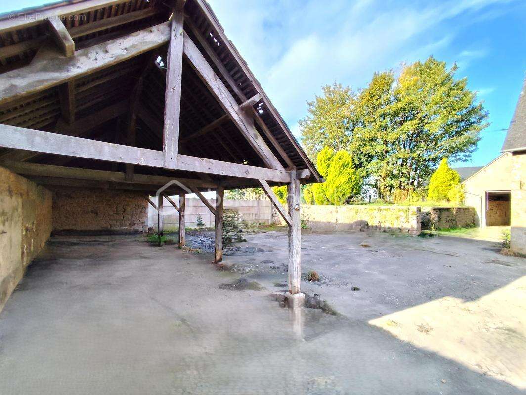 Maison à SAINT-ELLIER-DU-MAINE