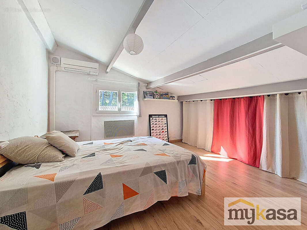 Maison à SAINT-MITRE-LES-REMPARTS