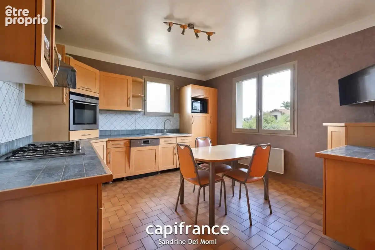 SOUCIEU EN JARREST - Maison de 98,50m² avec sous sol aménageable - Garage/atelier - photo 4