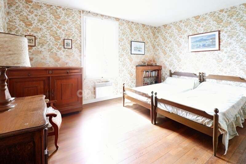 Maison à SAINT-GEORGES-LES-LANDES