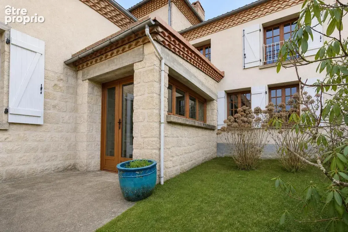 Élégante Maison Historique à Saint-Mathieu - photo 13