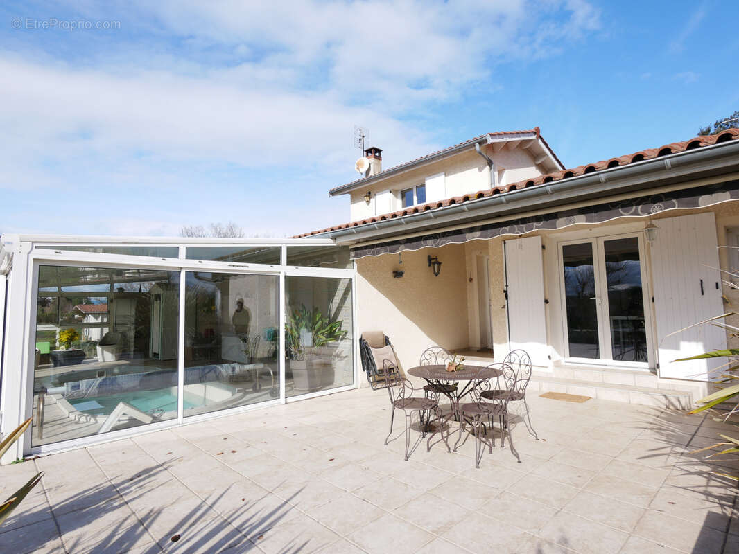 Maison à LAPEYROUSE-MORNAY