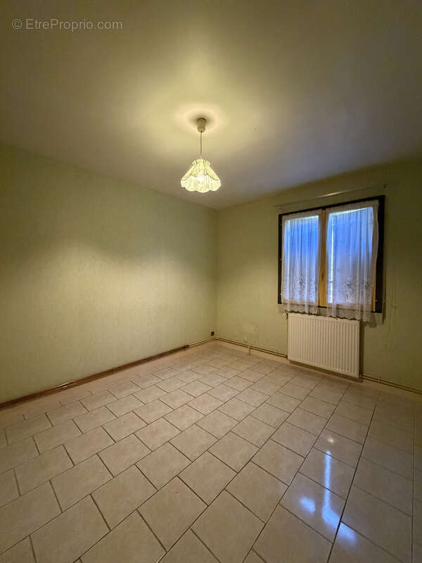 Maison à LA ROCHE-CHALAIS