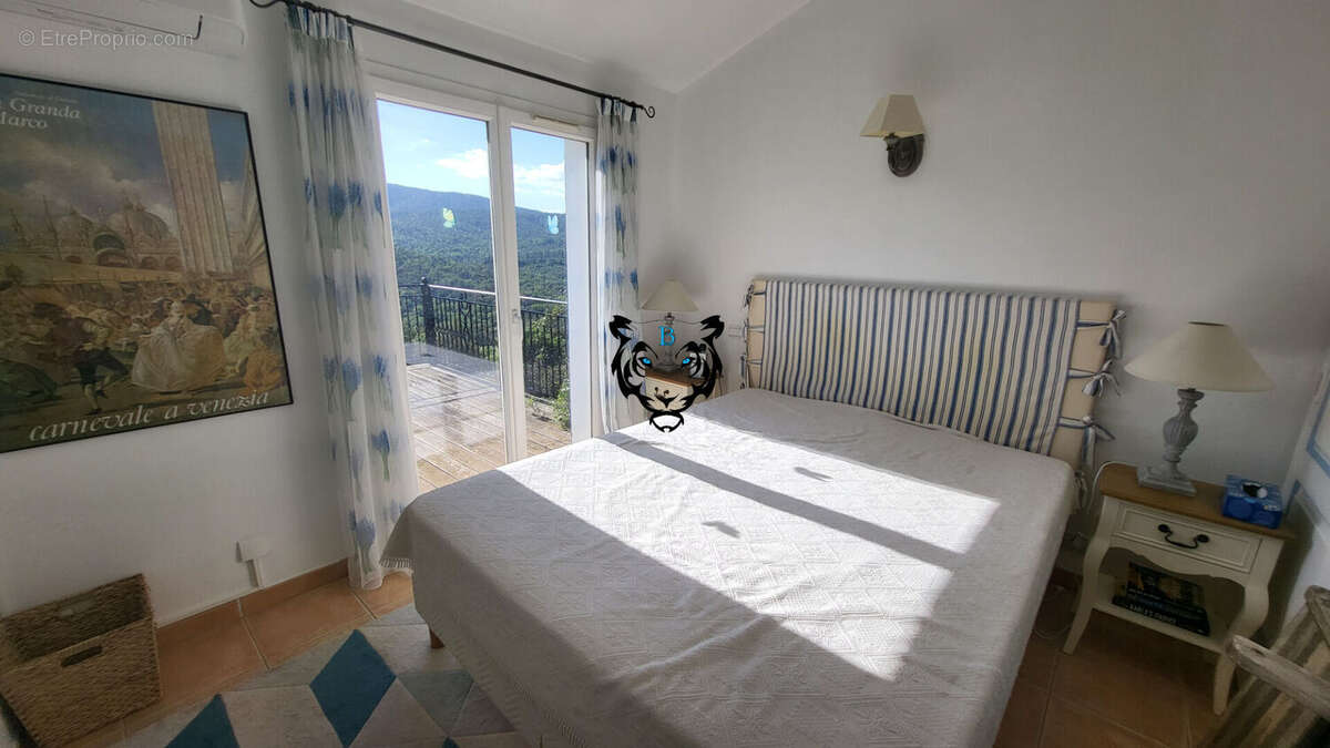 Maison à ROQUEBRUNE-SUR-ARGENS