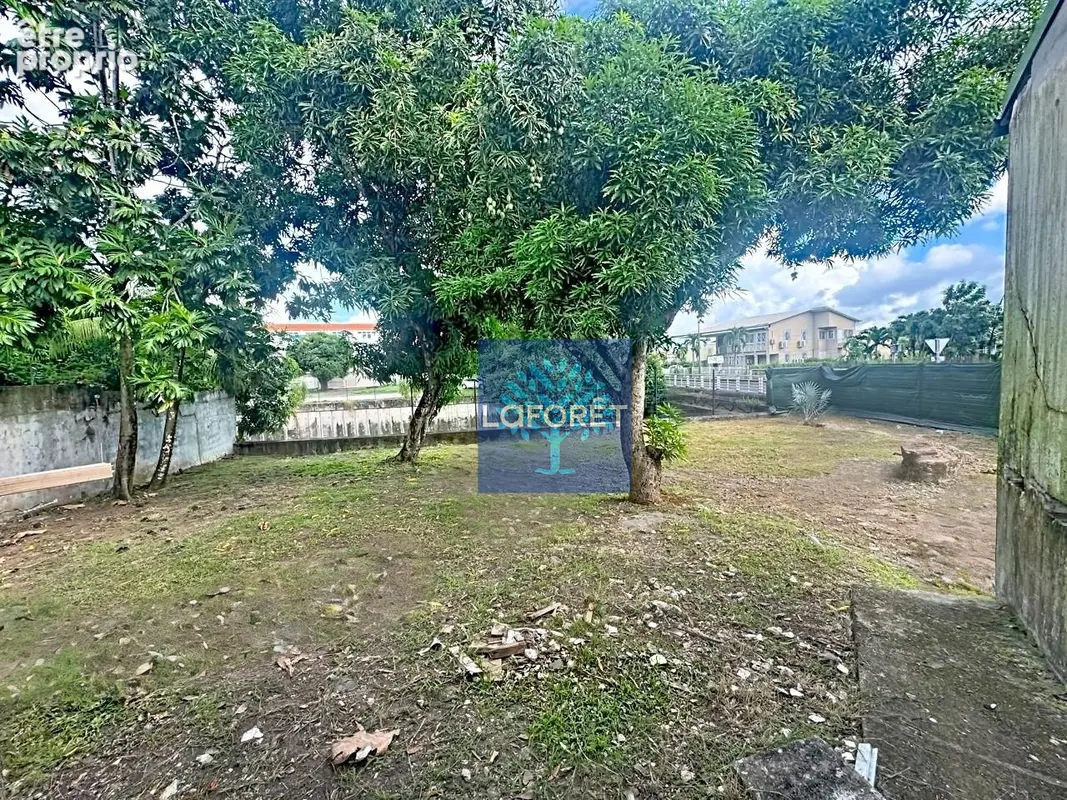 A VENDRE : Local commercial d'environ 116m² à Kerlys FORT-DE-FRANCE - photo 10
