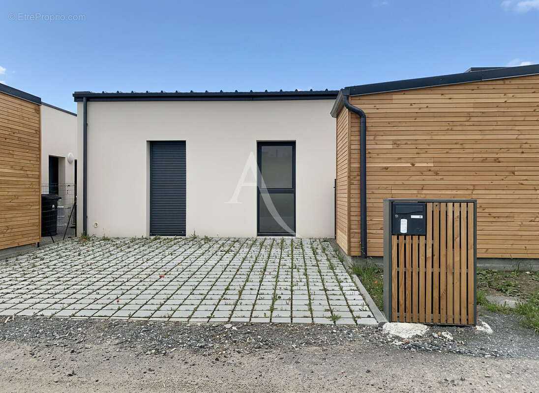 Maison à MONTREUIL-JUIGNE
