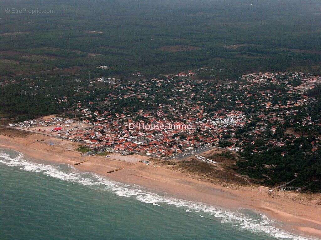 Commerce à VENDAYS-MONTALIVET