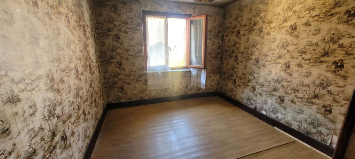 Maison T4 70 m2 habitables de plain pied avec jardin au calme à rénover - photo 10