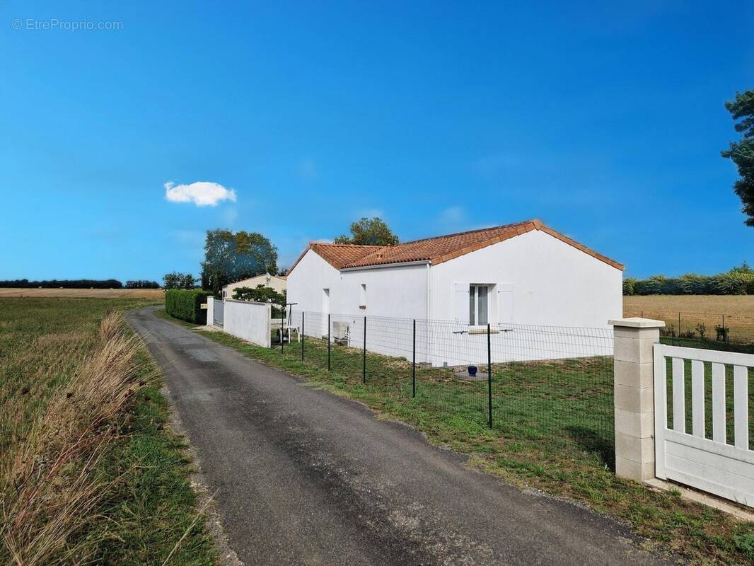 Photo 1 - Maison à CHAMPAGNOLLES