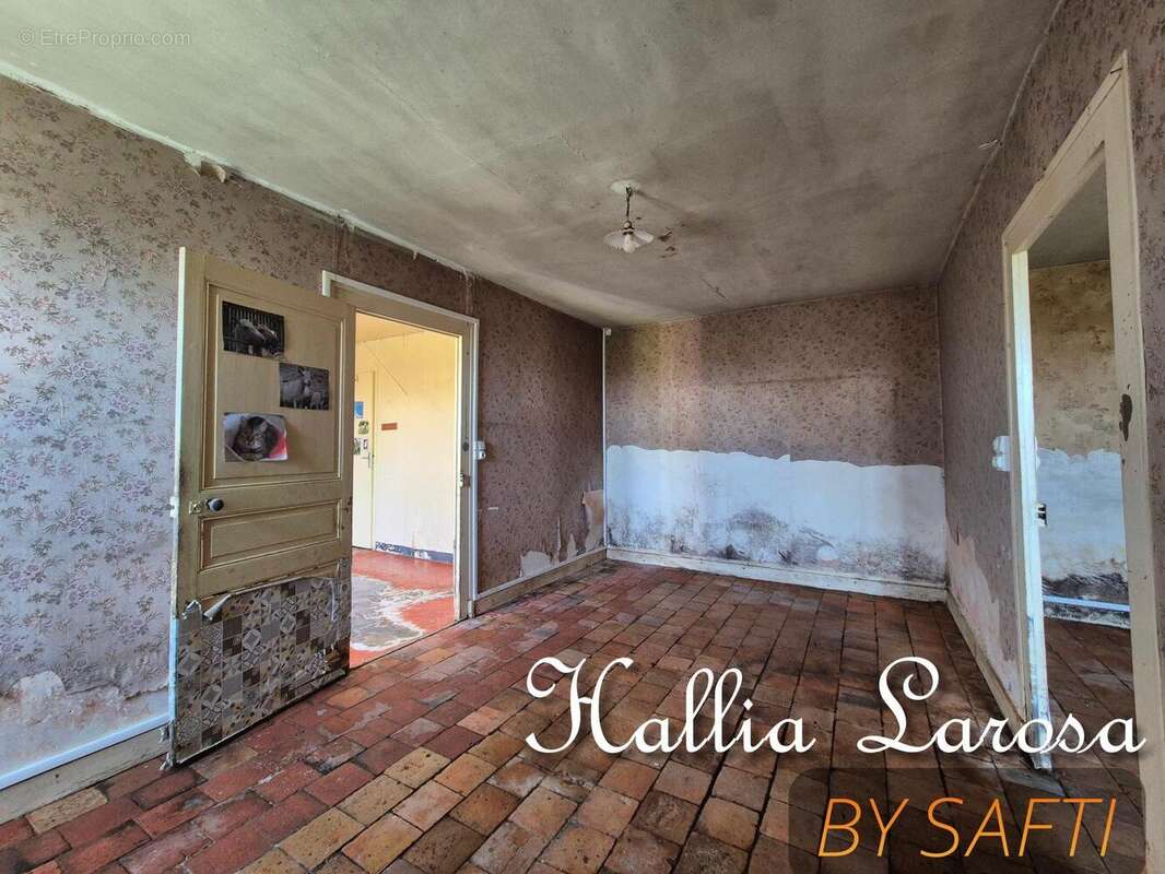 Maison 45 m² à Lathus-Saint-Remy  - photo 7