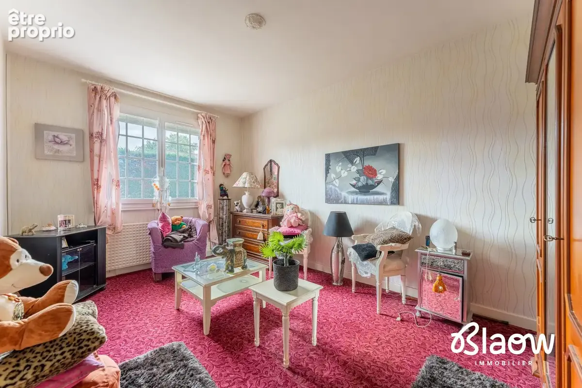 Maison 8 pièces 246 m² à vendre à Saint-Laurent-De-Mure (69720) - photo 8