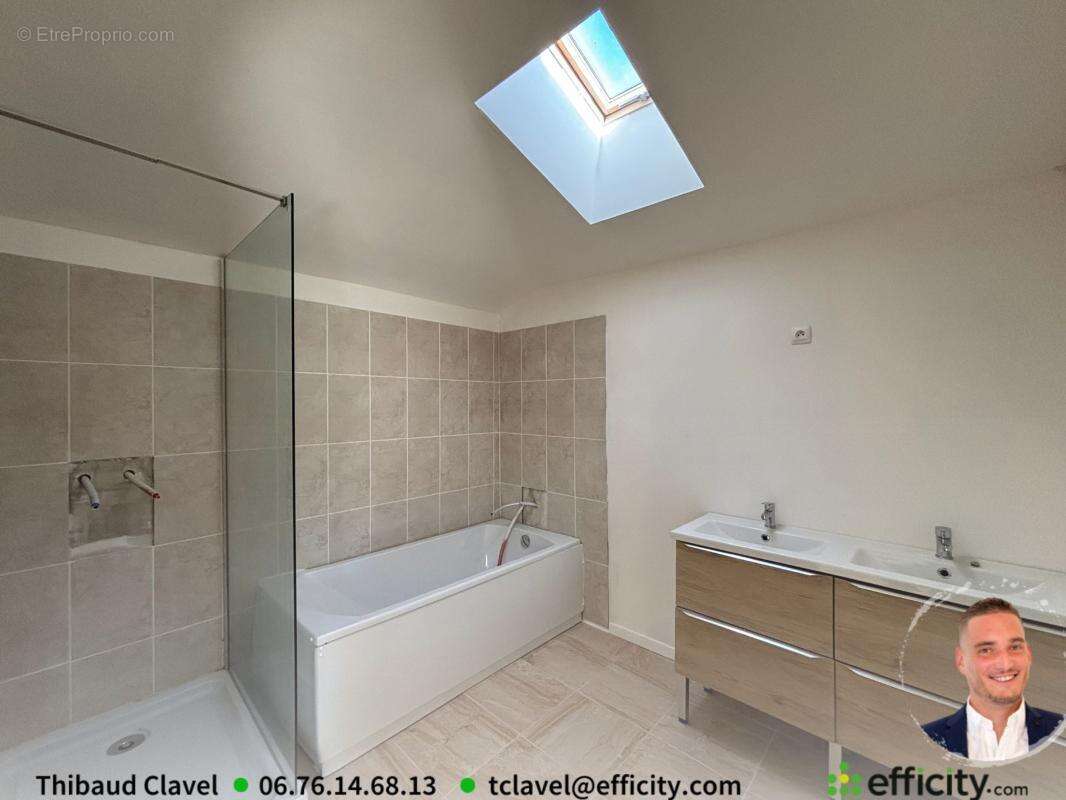 Maison à VILLEBOIS-LAVALETTE