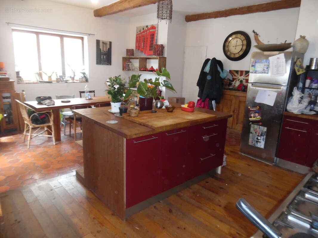 Maison à OPOUL-PERILLOS