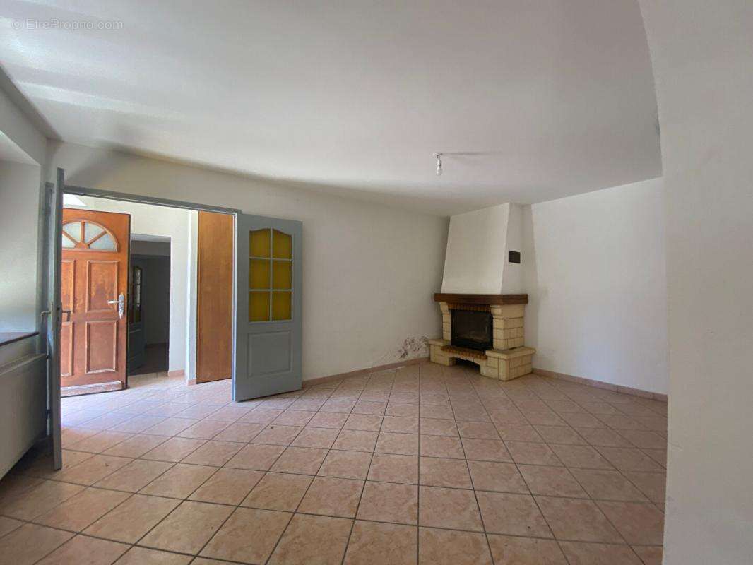 Appartement à VIEU-D'IZENAVE