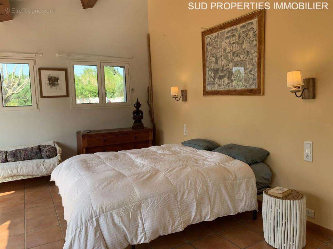 Maison à SAINT-ESTEVE