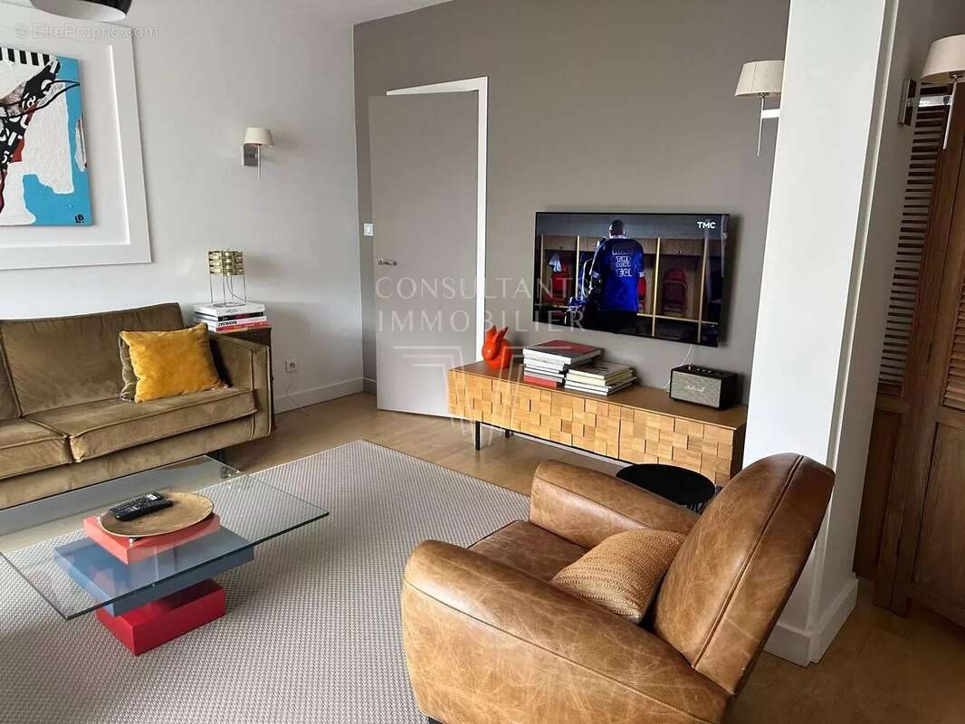 Appartement à PARIS-16E