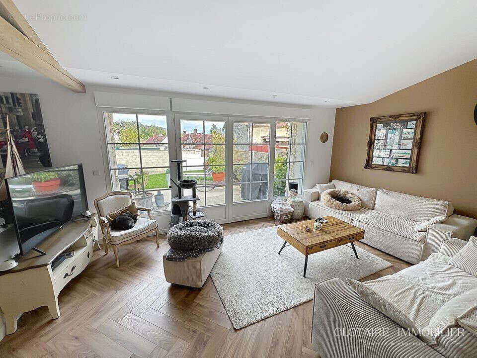 Maison à LACROIX-SAINT-OUEN