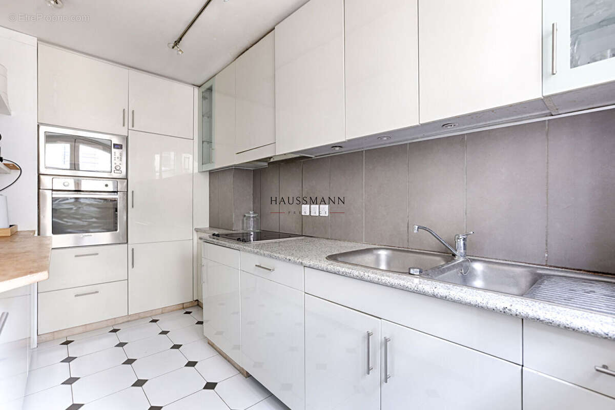 Appartement à PARIS-8E