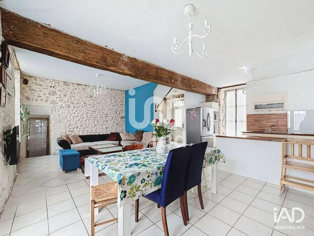 Photo 2 - Commerce à NOUANS-LES-FONTAINES