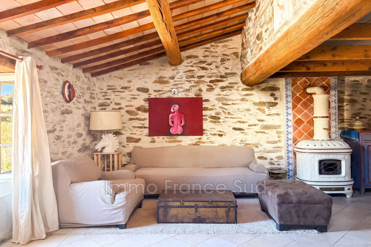 Maison 120 m² à La Garde-Freinet  - photo 2