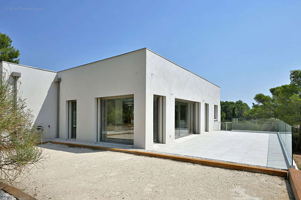 Villa Contemporaine Nimes Terres de Rouvière-186 m2 + garage -Terrain 4445 m2 - photo 18