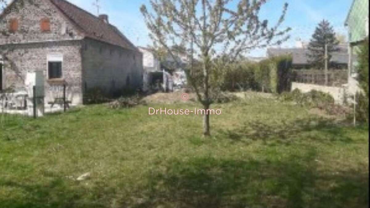 Terrain à AVESNES-LE-SEC